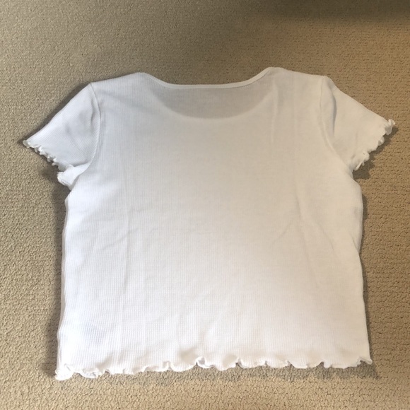 Cute White ruffle sleeves and bottom tshirt - Picture 2 of 2